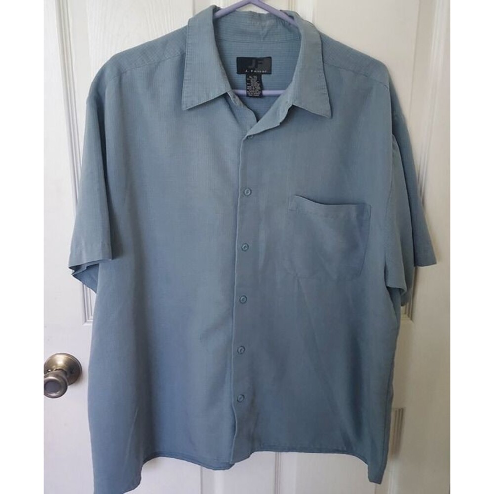 The J Ferrar XL Men’s Steel Blue Horizontal Ribbed Textured Short Sleeve Shirt